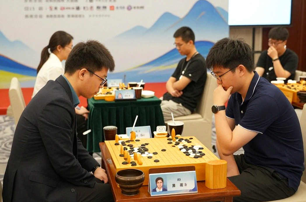 Carlsen tái xuất, Giải Cờ vua Toàn cầu 2026 vạch trần lịch thi đấu hà khắc trước Olympiad Carlsen tái xuất, Giải Cờ vua Toàn cầu 2026 vạch trần lịch thi đấu hà khắc trước Olympiad