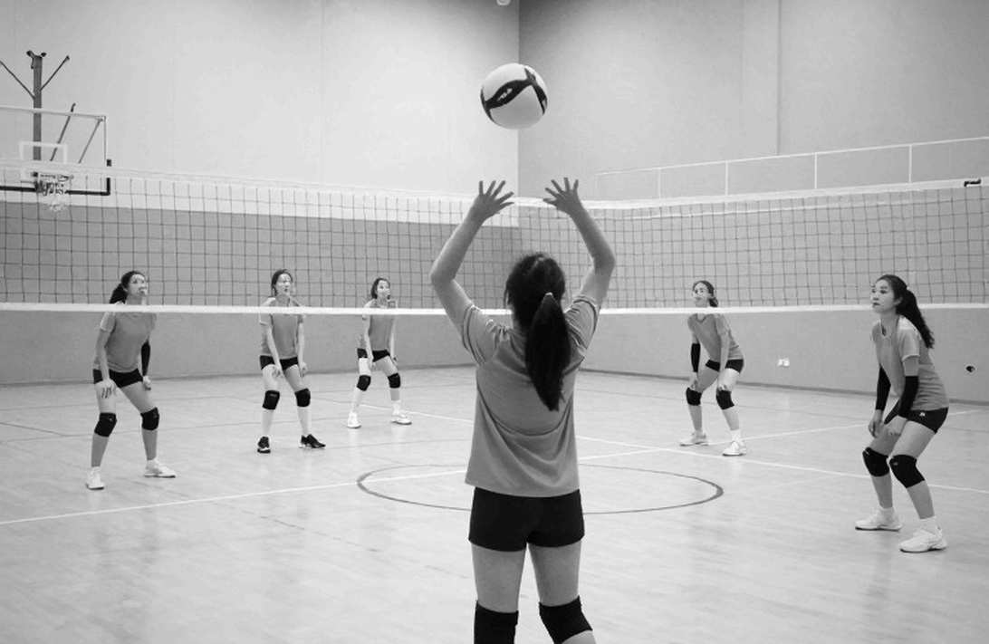 Nebraska quét sạch Creighton 3-0 và lập kỷ lục khán giả trong nhà 15.405 người